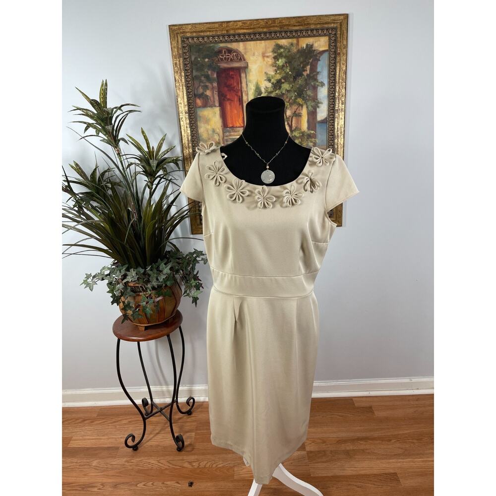 Olivia Matthews Dress Women 10 Cream Floral Appliques Cap Sleeve Modest Coquette